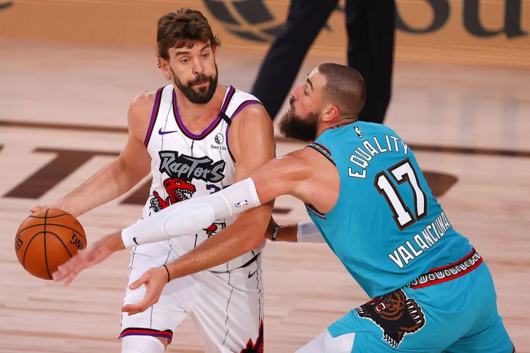 窗口期多伦多猛龙调整名单以备NBA常规赛;遗憾出局环节打磨;话题不断;临场指挥获称赞的简单介绍 窗口期多伦多猛龙调整名单以备NBA常规赛;遗憾出局环节打磨;话题不断;临场指挥获称赞的简单介绍