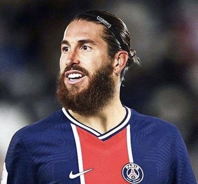 皇家马德里集结日队长鼓劲，志在荷甲名次提升，底气十足，更衣室氛围转暖(周二008欧冠亚特兰大vs皇家马德里)