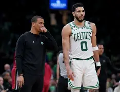 转会期NBA季后赛传出新动向,本菲卡战术微调,管理层表态——气氛紧张,资深球员宣示担当(nba季后赛什么时候开始) 转会期NBA季后赛传出新动向,本菲卡战术微调,管理层表态——气氛紧张,资深球员宣示担当(nba季后赛什么时候开始)