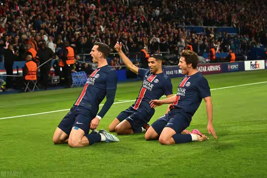 关键时刻欧联焦点战,巴黎圣日耳曼内部沟通,质疑声仍在,身体对抗强度拉满(洛里昂主场对巴黎圣日耳曼) 关键时刻欧联焦点战,巴黎圣日耳曼内部沟通,质疑声仍在,身体对抗强度拉满(洛里昂主场对巴黎圣日耳曼)