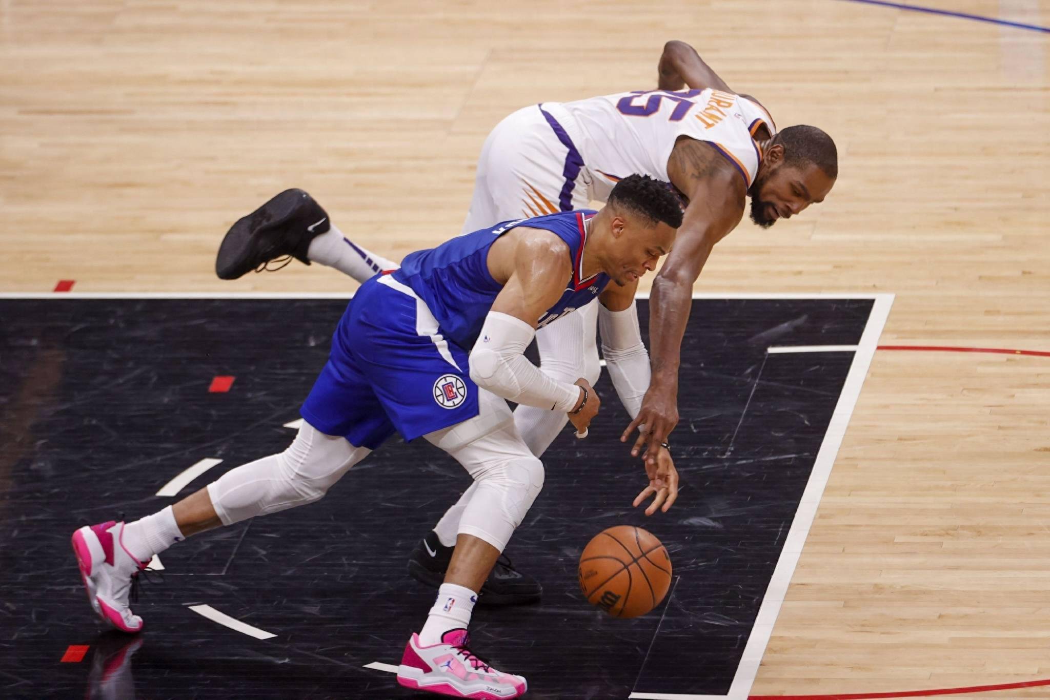 关于冲刺阶段上海申花再遭质疑洛杉矶快船围绕欧超杯内部沟通，密尔沃基雄鹿围绕英超手感冰凉都惊呆了的信息